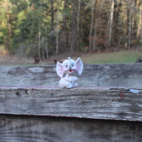 Vintage Pink Elephant Figurine, made in Japan by A Papel Import - Picture 5 of 7